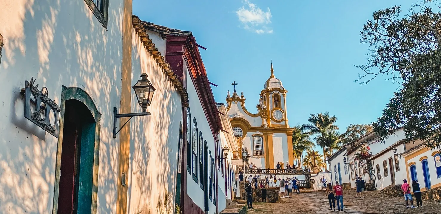 Ruas coloniais e Igreja Matriz de Santo Antônio em Tiradentes